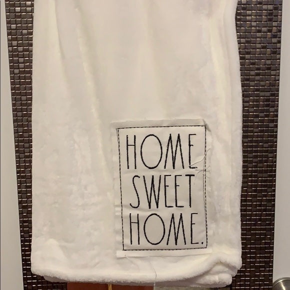 Rae Dunn plush throw - Picture 2 of 5